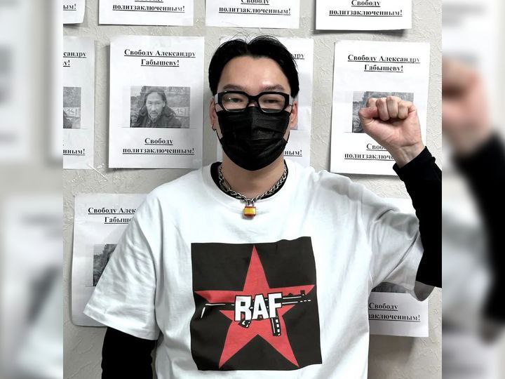 В Казахстане задержали якутского антивоенного активиста и музыканта